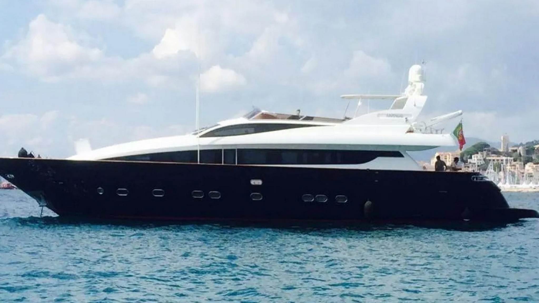 for-rent-yacht-antago-90-in-puerto-banus-marbella-0005