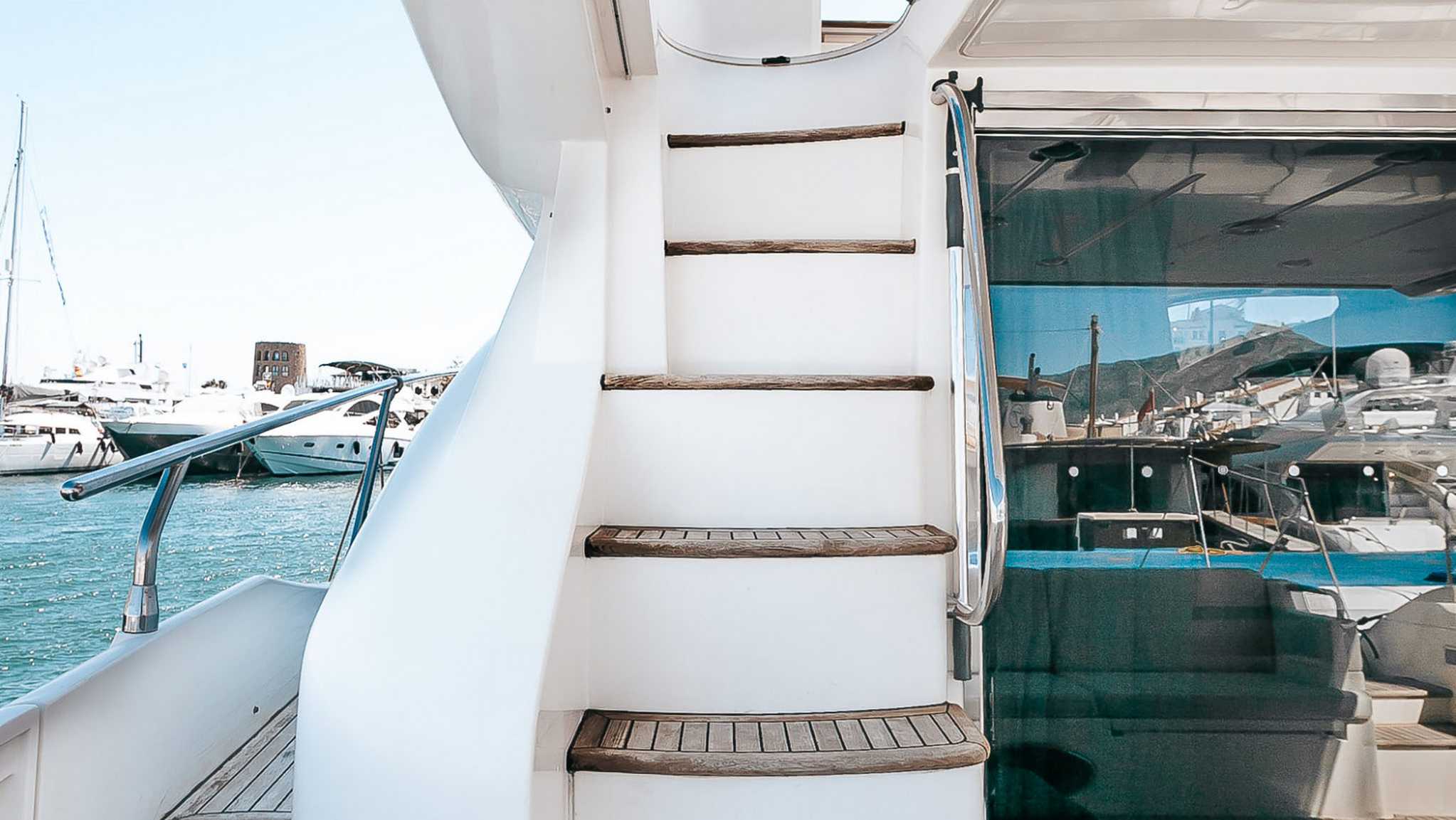 for-rent-yacht-azimut-58-fly-in-puerto-banus-marbella-0008