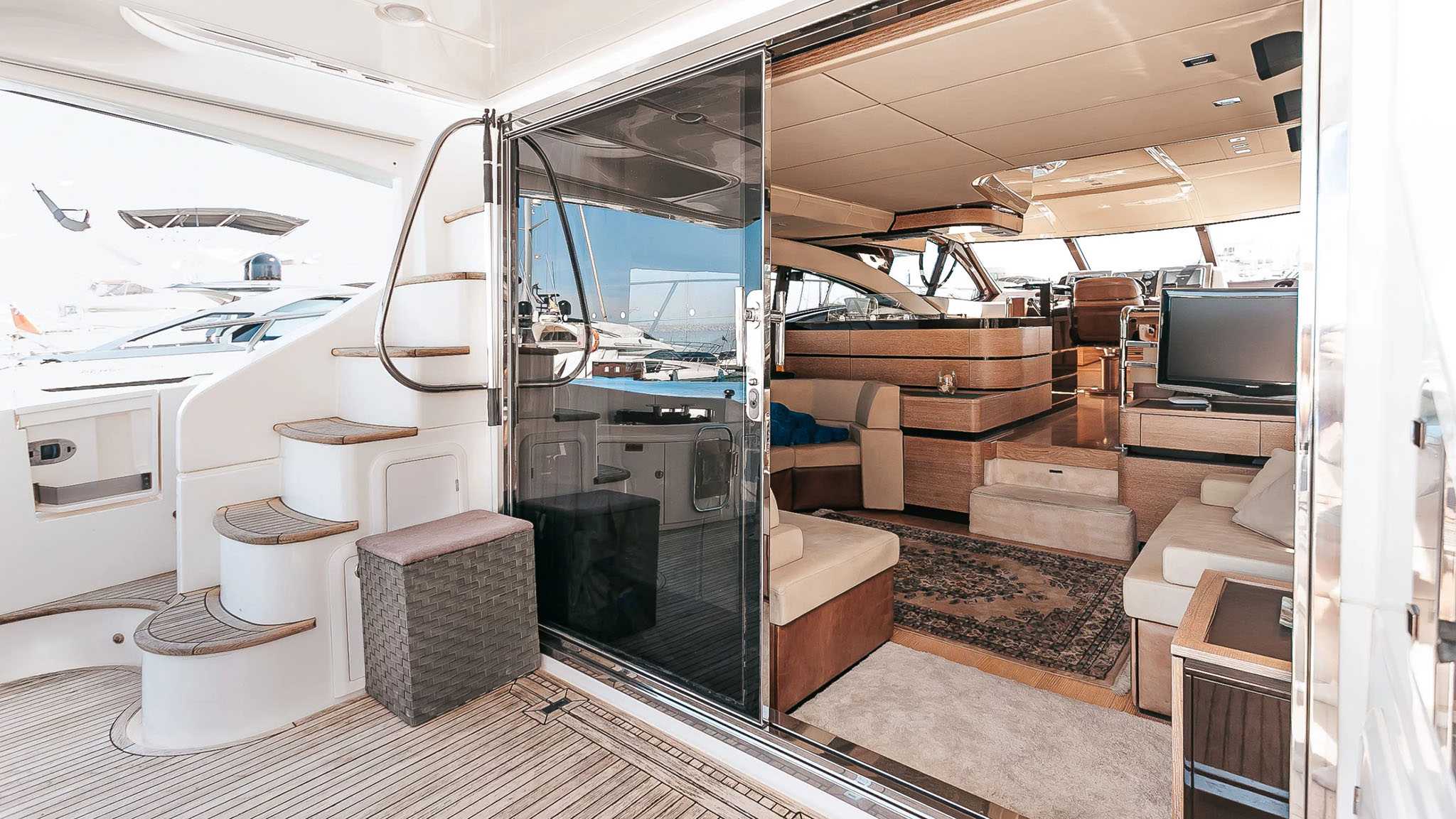 for-rent-yacht-azimut-58-fly-in-puerto-banus-marbella-0011