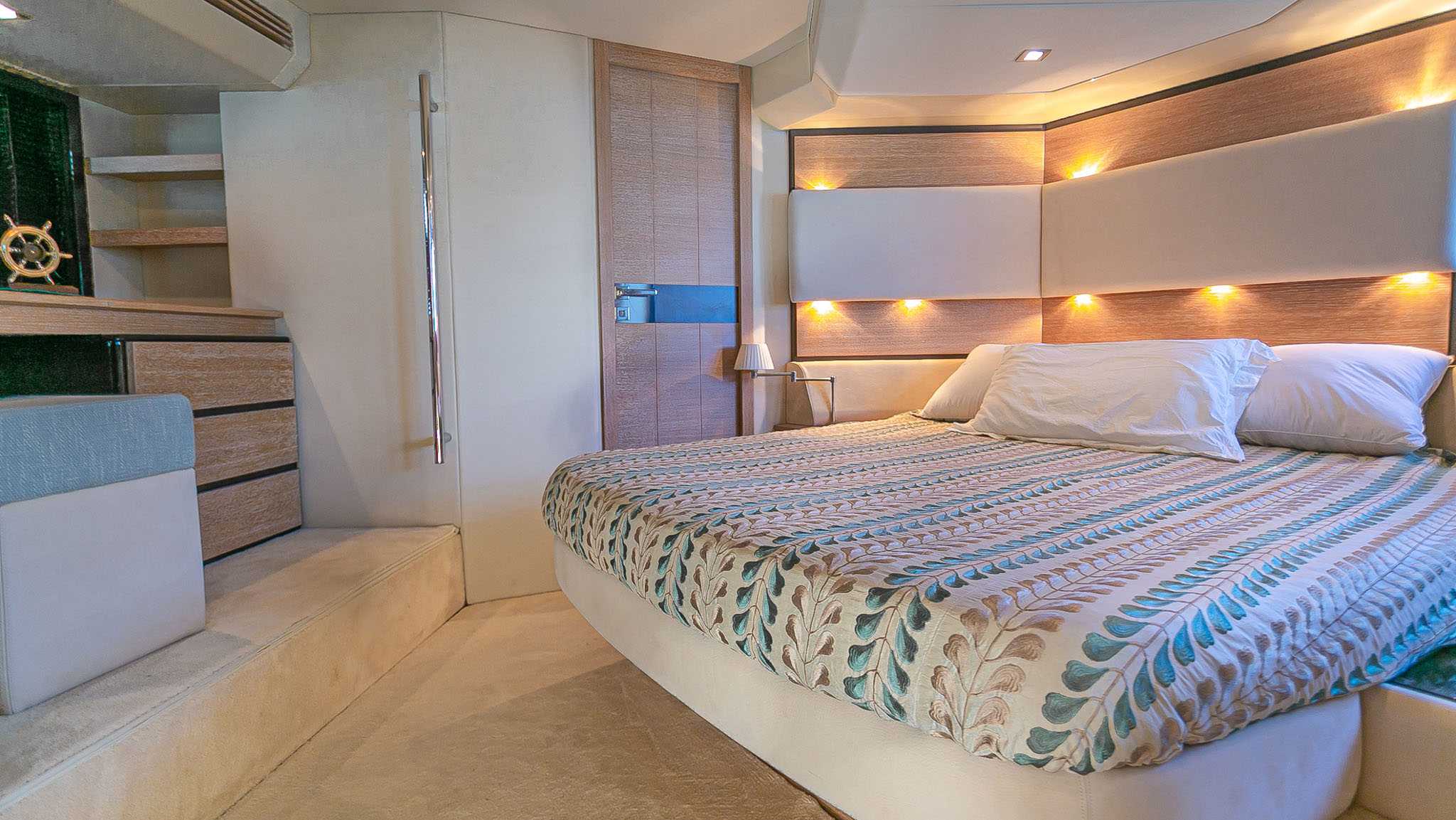 for-rent-yacht-azimut-58-fly-in-puerto-banus-marbella-0012