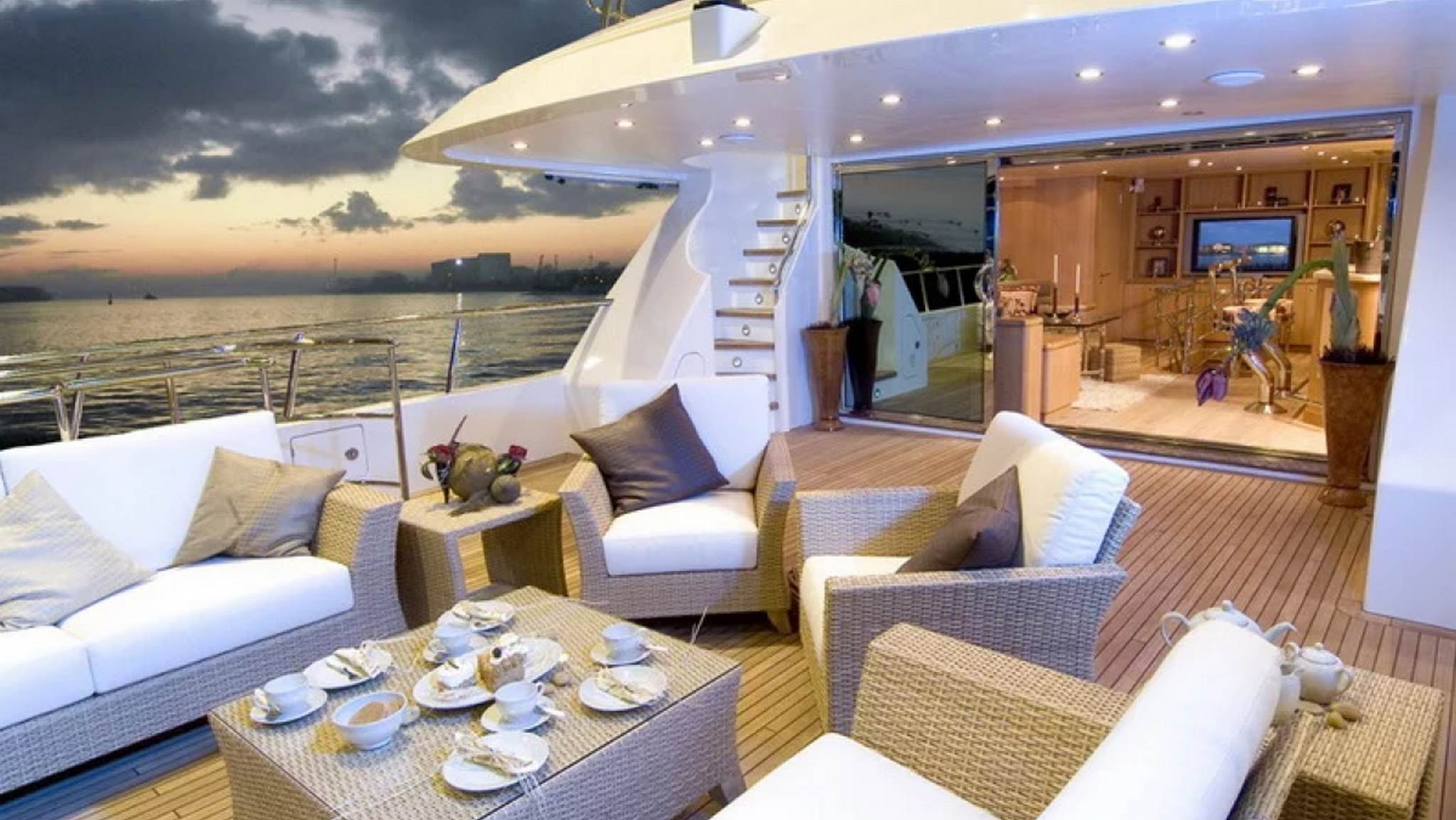 for-rent-yacht-bandido-90-in-puerto-banus-marbella-0003