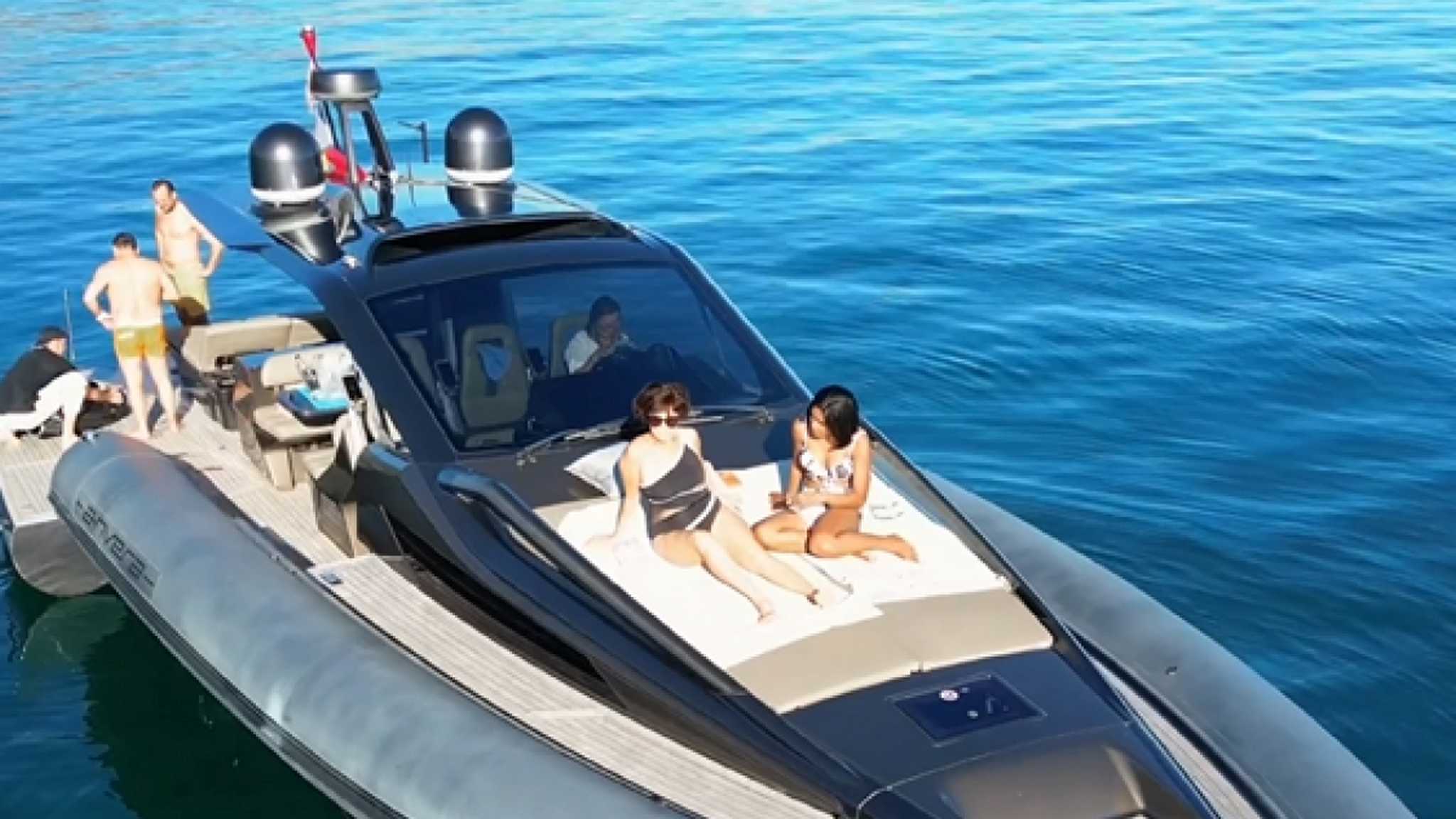 for-rent-yacht-belveder-in-puerto-banus-marbella-0004