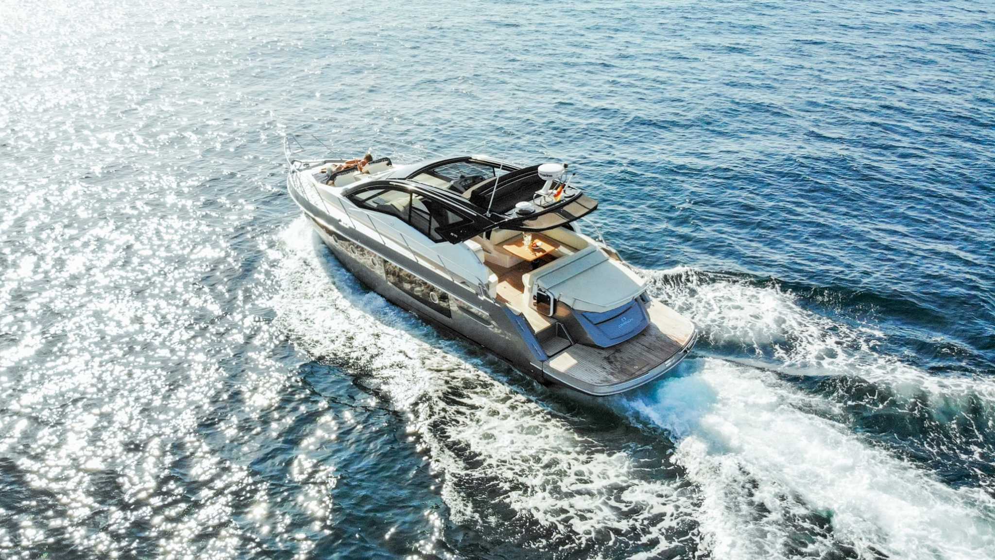 for-rent-yacht-cranchi-m-44-in-puerto-banus-marbella-0002