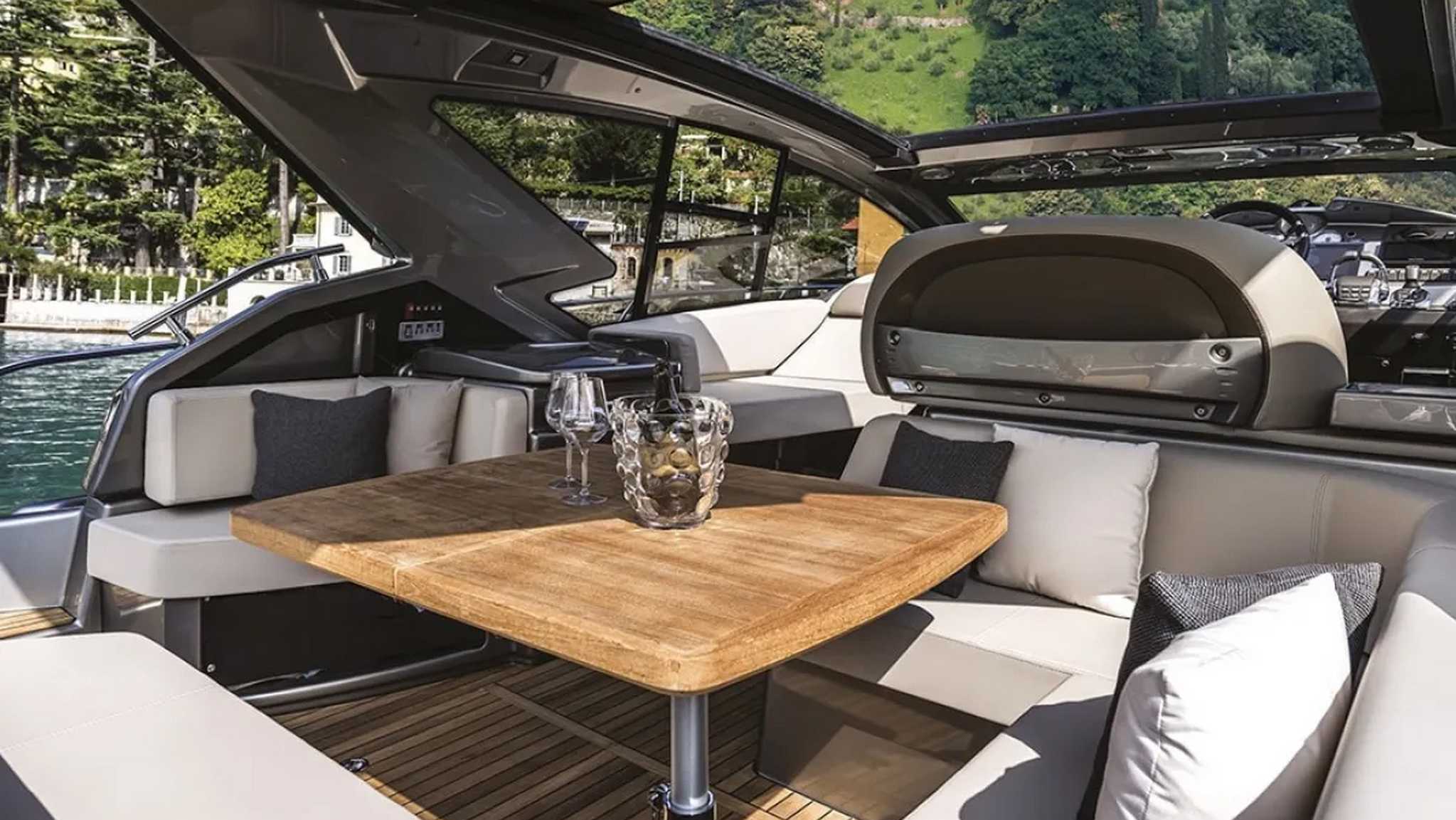 for-rent-yacht-cranchi-m-44-in-puerto-banus-marbella-0004