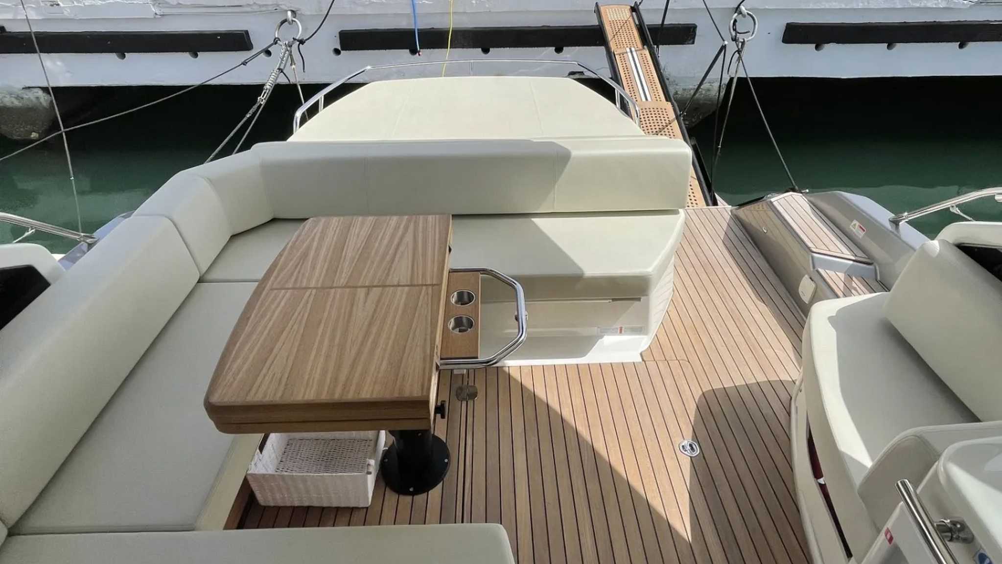 for-rent-yacht-cranchi-m-44-in-puerto-banus-marbella-0005
