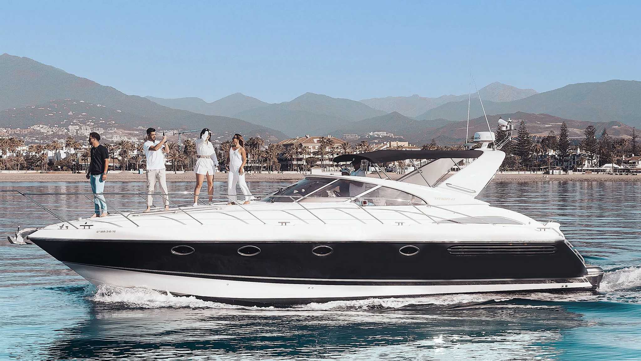 for-rent-yacht-fairline-11-in-puerto-banus-marbella-0004