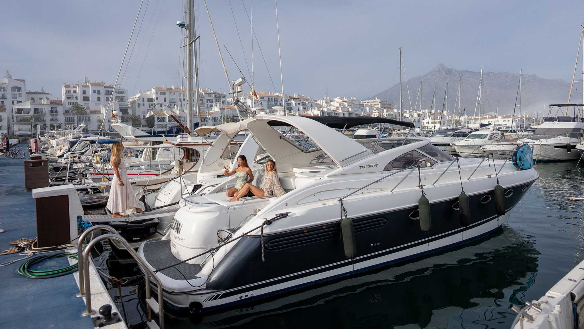 for-rent-yacht-fairline-11-in-puerto-banus-marbella-0006