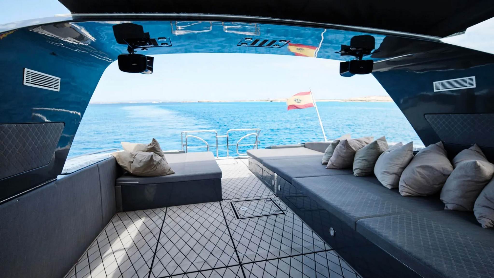 for-rent-yacht-mangusta-80-black-in-puerto-banus-marbella-0001