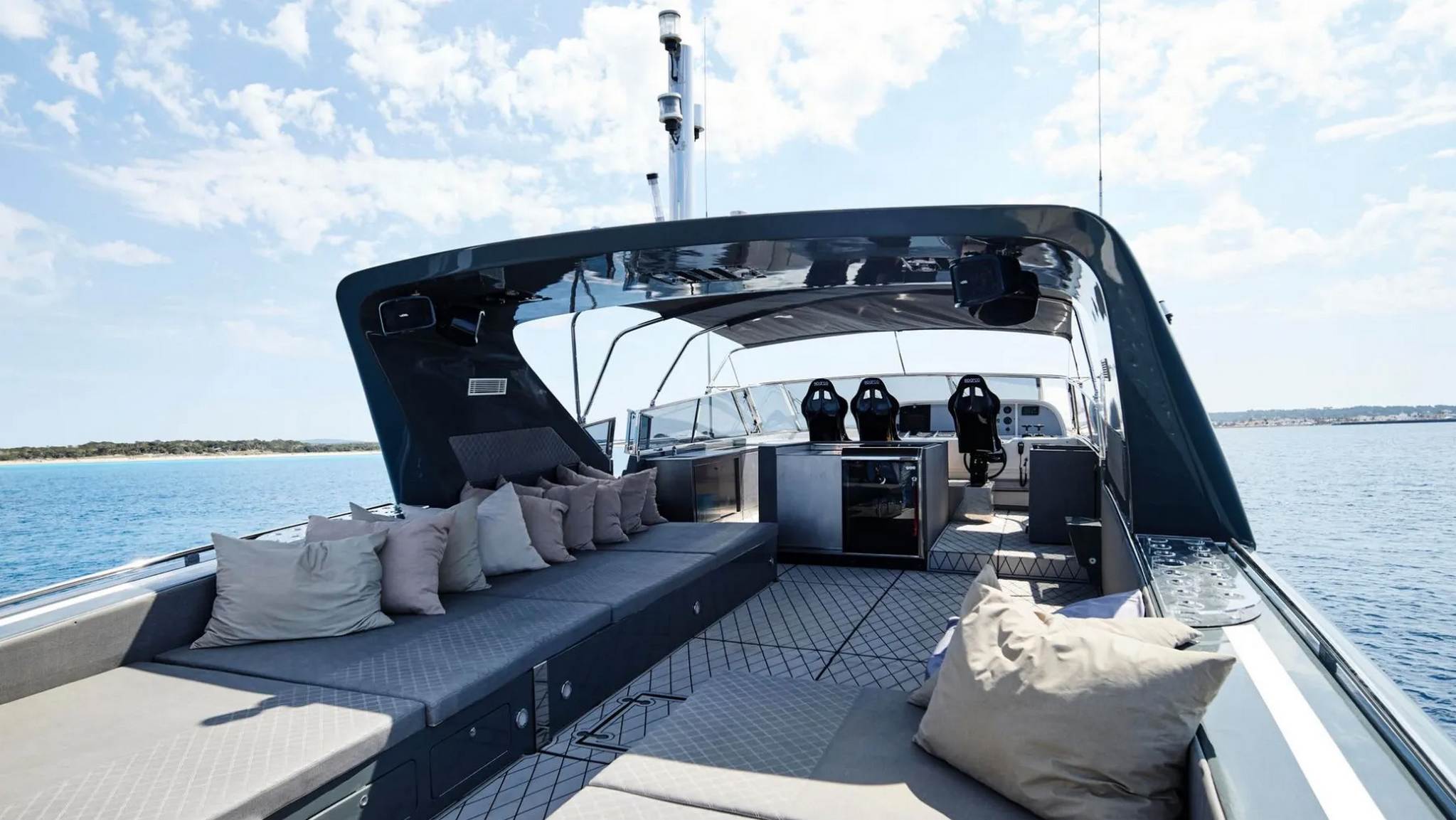 for-rent-yacht-mangusta-80-black-in-puerto-banus-marbella-0002