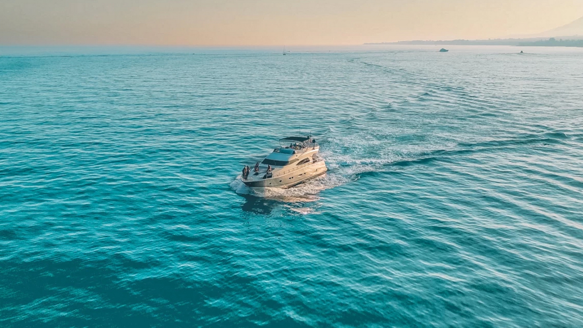 for-rent-yacht-nuvari-dominator-64-in-puerto-banus-marbella-0007