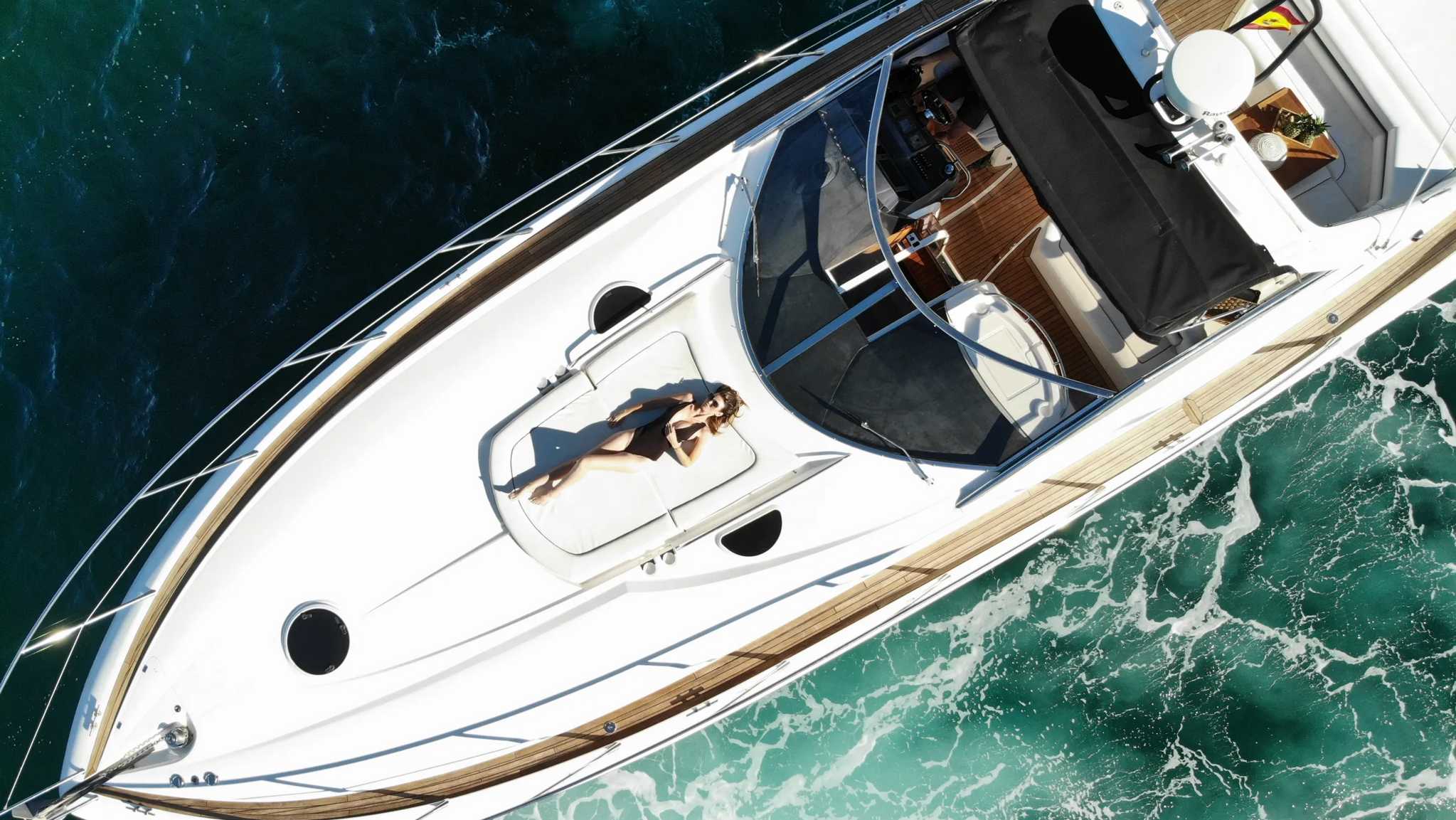 for-rent-yacht-predator-55-in-puerto-banus-marbella-0004