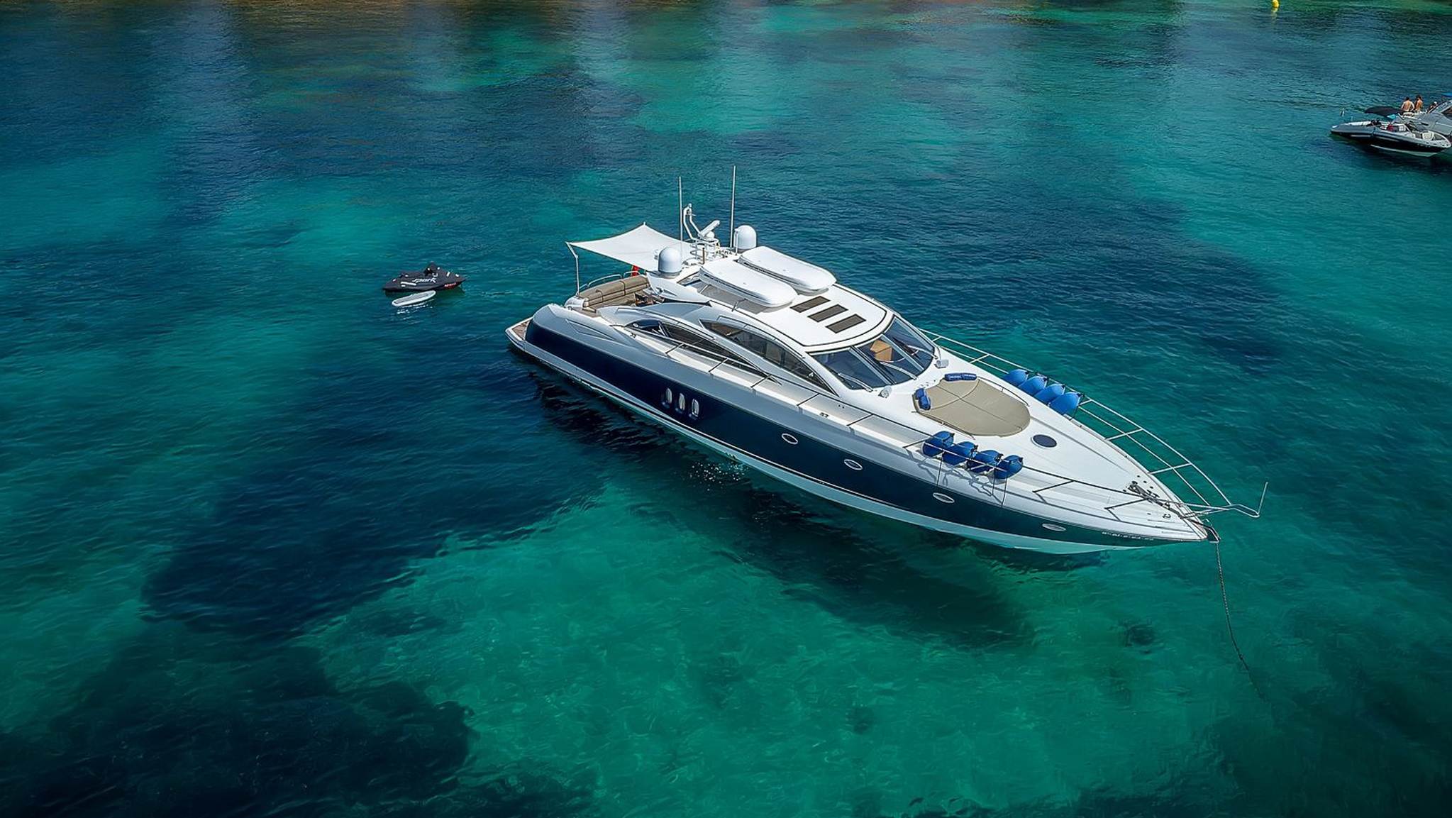 for-rent-yacht-predator-72-in-puerto-banus-marbella-0003