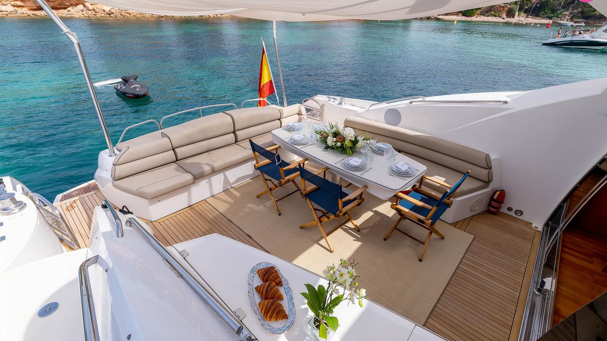 for-rent-yacht-predator-72-in-puerto-banus-marbella-0007